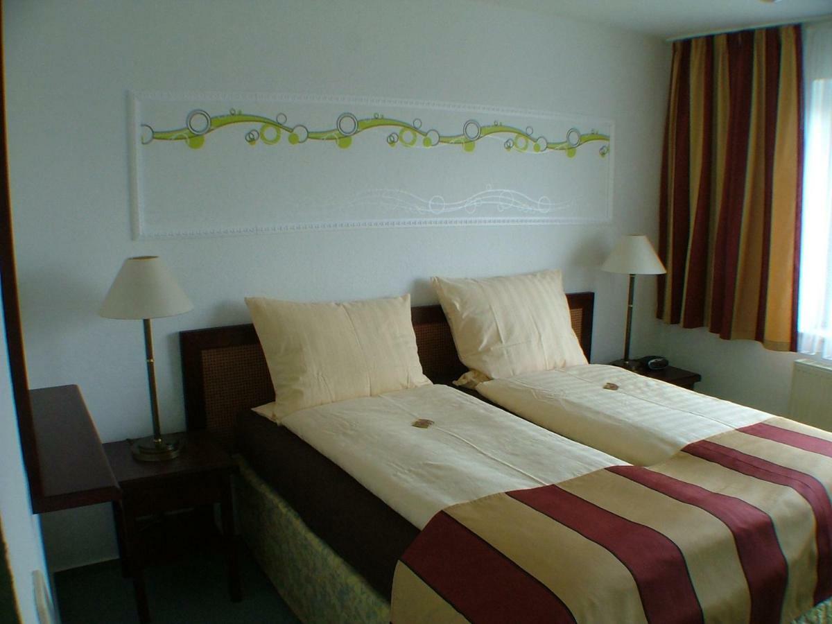 Hotel Garni Pension Zur Lutherstadt Лутерщад Айзлебен Екстериор снимка