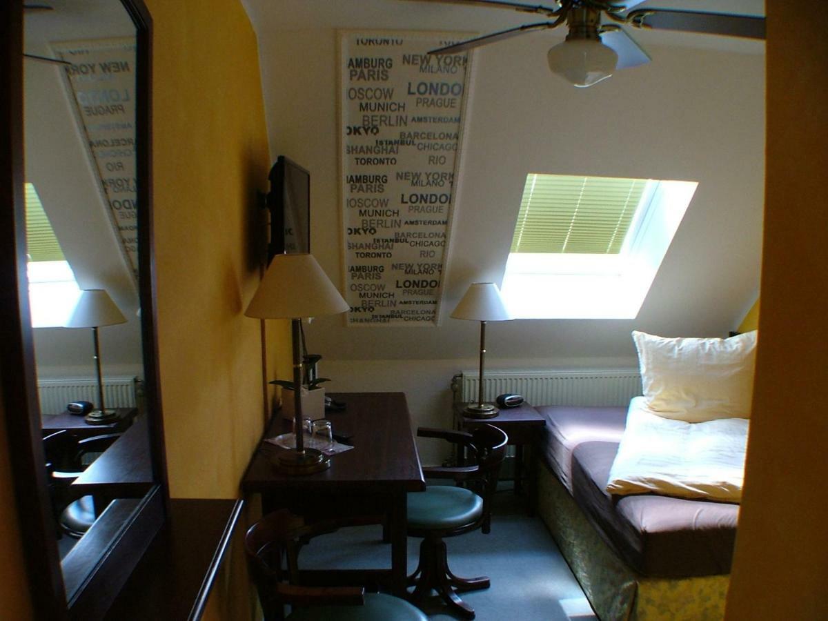 Hotel Garni Pension Zur Lutherstadt Лутерщад Айзлебен Екстериор снимка