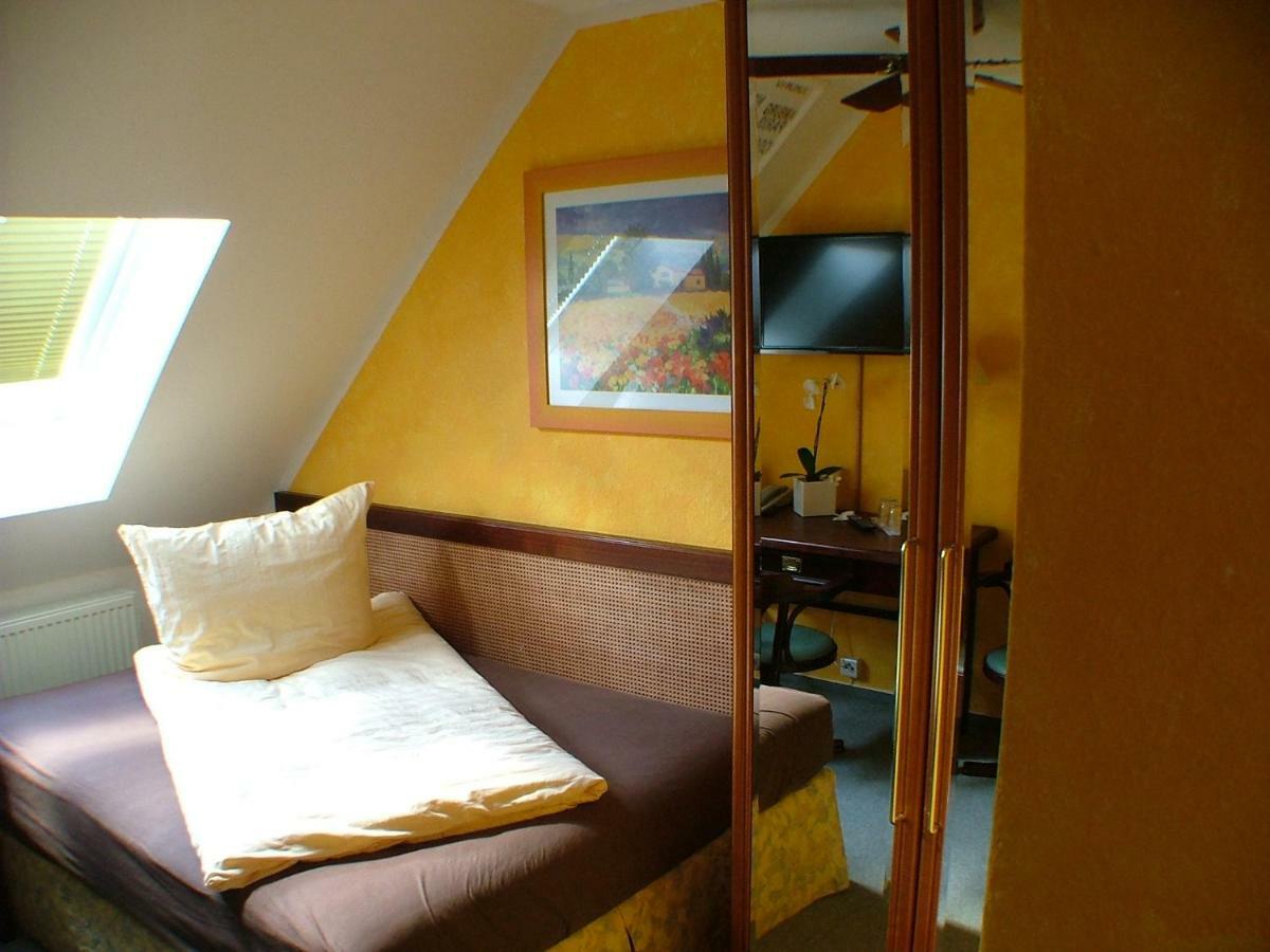 Hotel Garni Pension Zur Lutherstadt Лутерщад Айзлебен Екстериор снимка