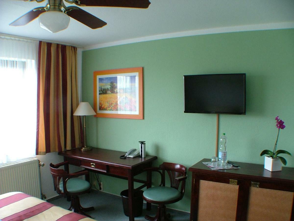 Hotel Garni Pension Zur Lutherstadt Лутерщад Айзлебен Екстериор снимка