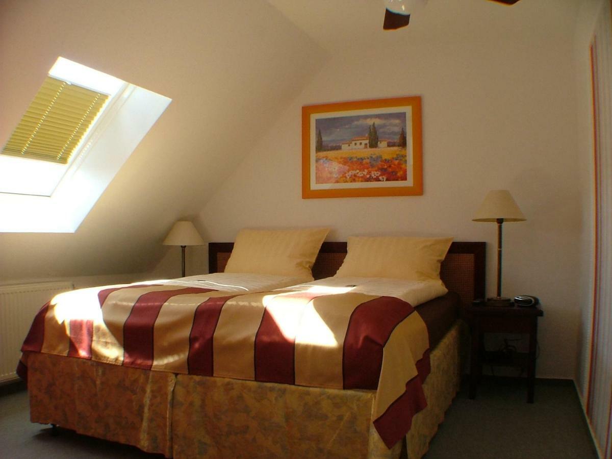 Hotel Garni Pension Zur Lutherstadt Лутерщад Айзлебен Екстериор снимка