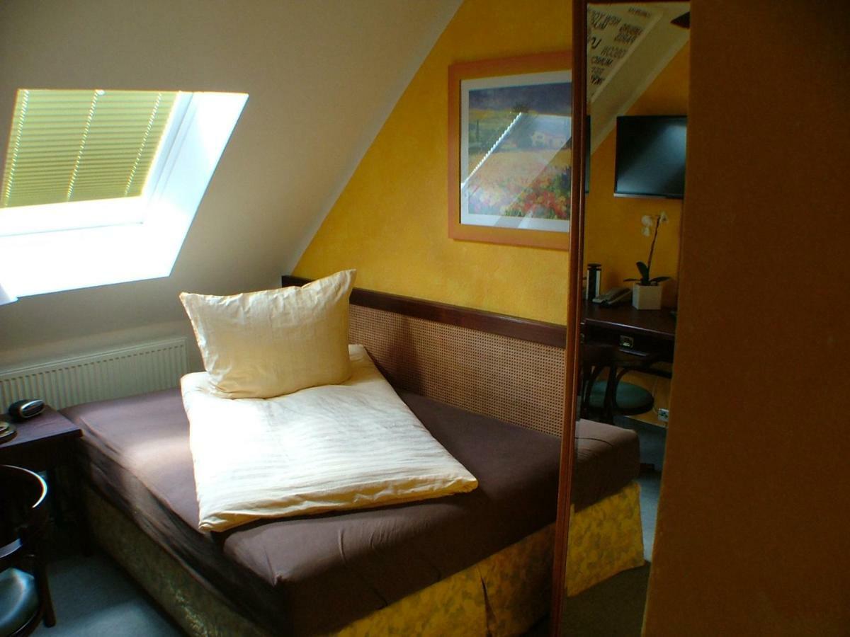 Hotel Garni Pension Zur Lutherstadt Лутерщад Айзлебен Екстериор снимка