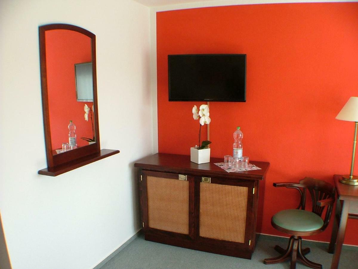 Hotel Garni Pension Zur Lutherstadt Лутерщад Айзлебен Екстериор снимка
